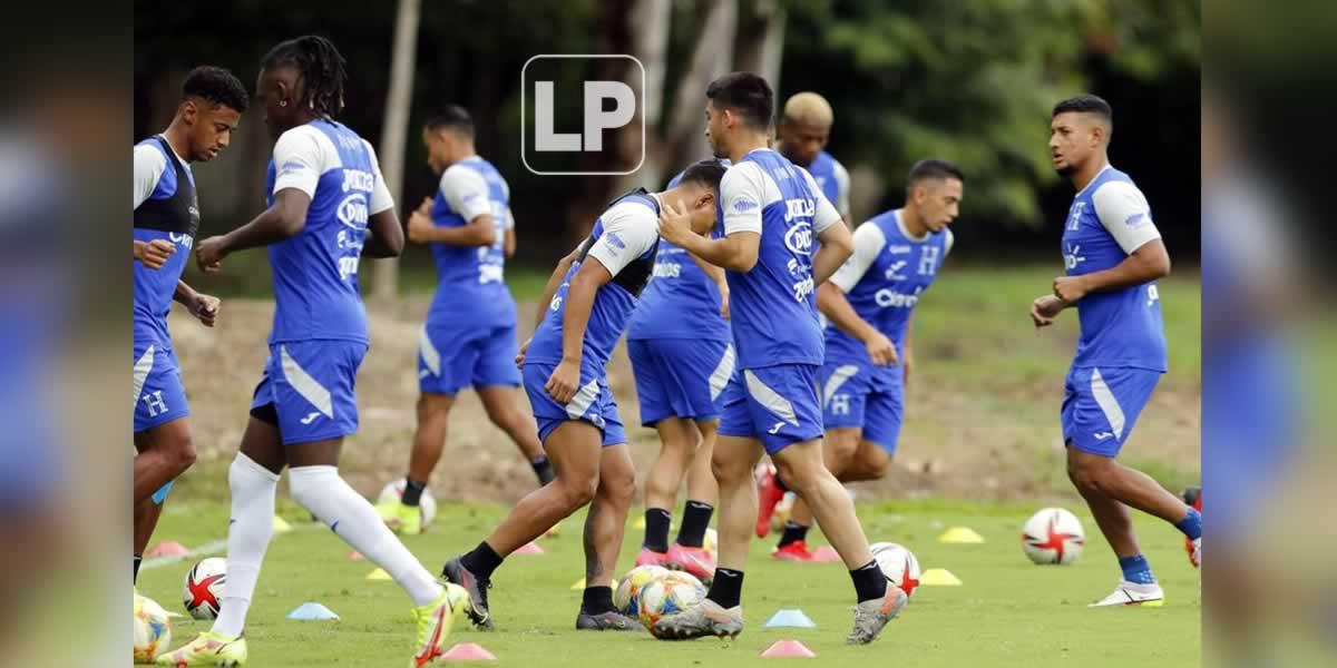 La Selección de Honduras realizó esta tarde de sábado un regenerativo en una cancha privada de San Pedro Sula, las instalaciones de la escuela Happy Days Freedom.