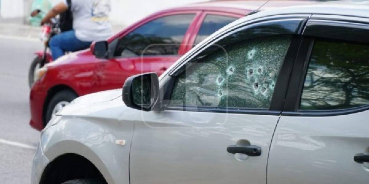 Los ciudadanos atacados salían de un supermercado. Avanzaron en la vía hasta que el atacante se plantó e infirió al menos 14 disparos de bala al vehículo, especialmente por el lado del conductor, Amador Morales.
