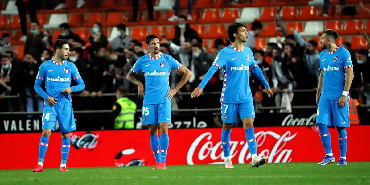 Valencia con dos goles en el tiempo de descuento arrebató el triunfo al Atlético