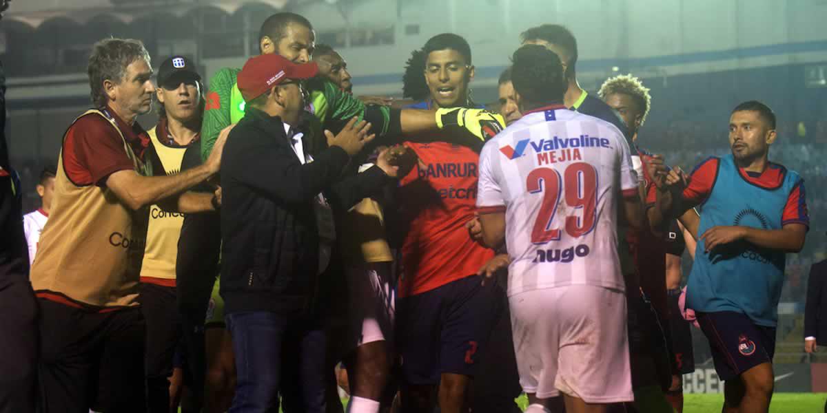 Municipal es castigado por la Concacaf tras los incidentes ante Olimpia en Guatemala