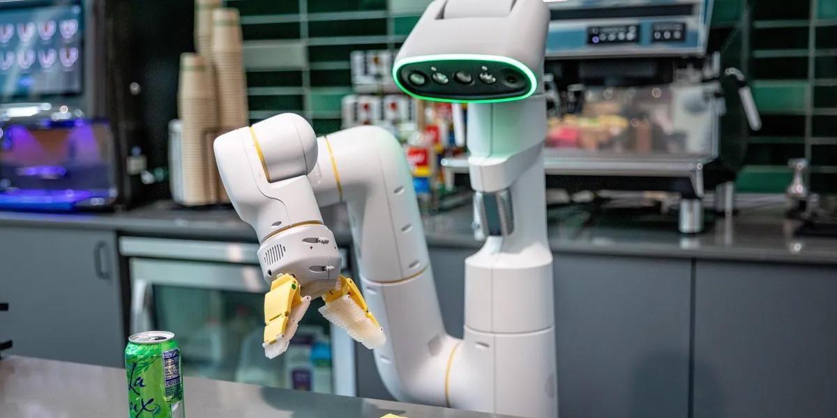 Google muestra robots capaces de comprender órdenes y servir a sus dueños