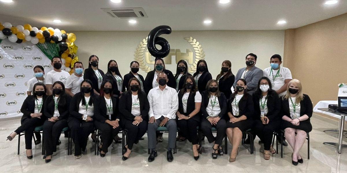 UTH Choluteca festeja su sexto aniversario con solemne graduación