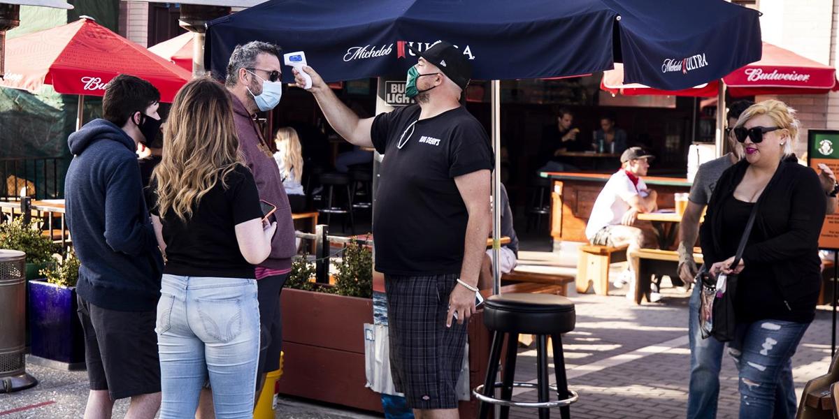 Los Ángeles requerirá prueba de vacuna para entrar a tiendas y restaurantes