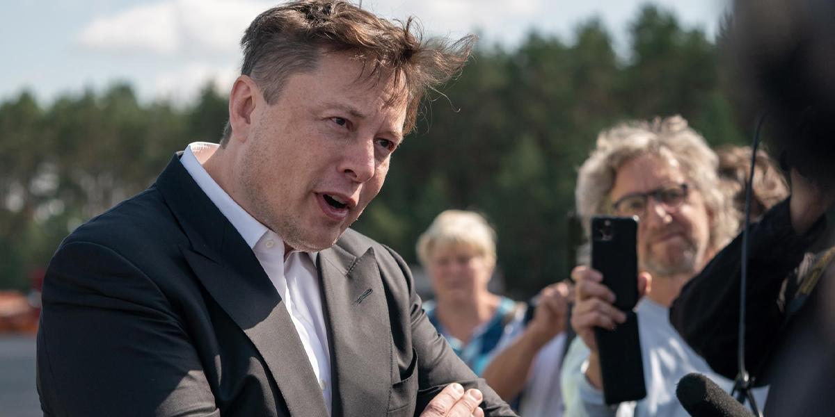 La presidenta de SpaceX defiende a Elon Musk ante las acusaciones de acoso sexual