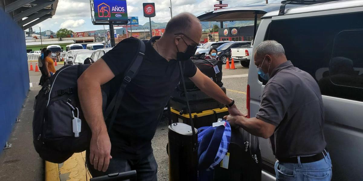 Fabián Coito se va de Honduras días después de ser despedido de la Selección Nacional