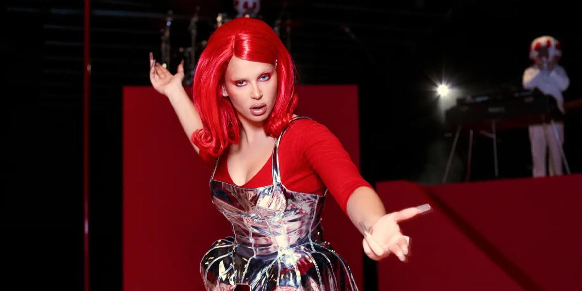 Nathy Peluso versiona “Vivir así es morir de amor”, de Camilo Sesto