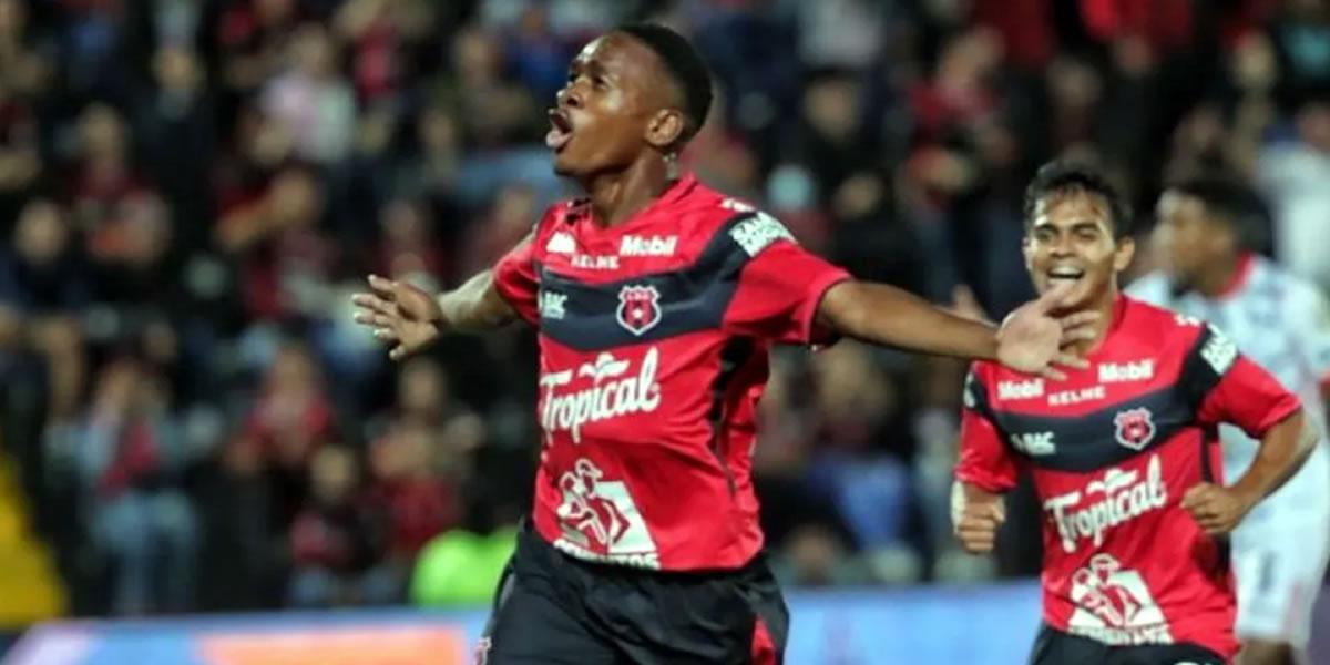 Hondureño Bryan Félix podría salir cedido del Alajuelense tras llenarse cupos de extranjeros