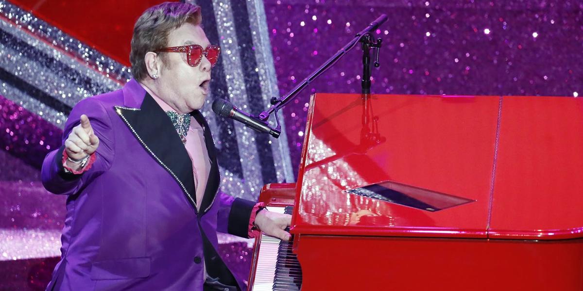 Elton John saca una colección de 16 canciones con algunos artistas