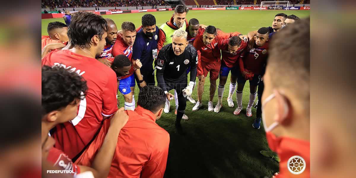 Keylor Navas alzó la voz como un líder al final del partido para dar una charla a sus compañeros.