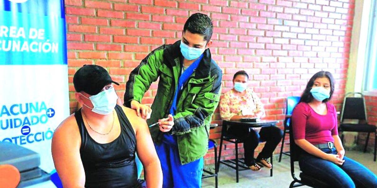 Vacunarán contra el covid 12 horas diarias toda la semana