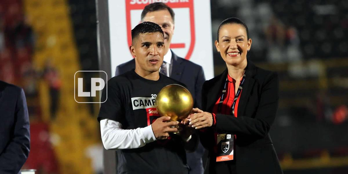Michaell Chirinos se lleva el premio a Mejor Jugador de la Liga Concacaf