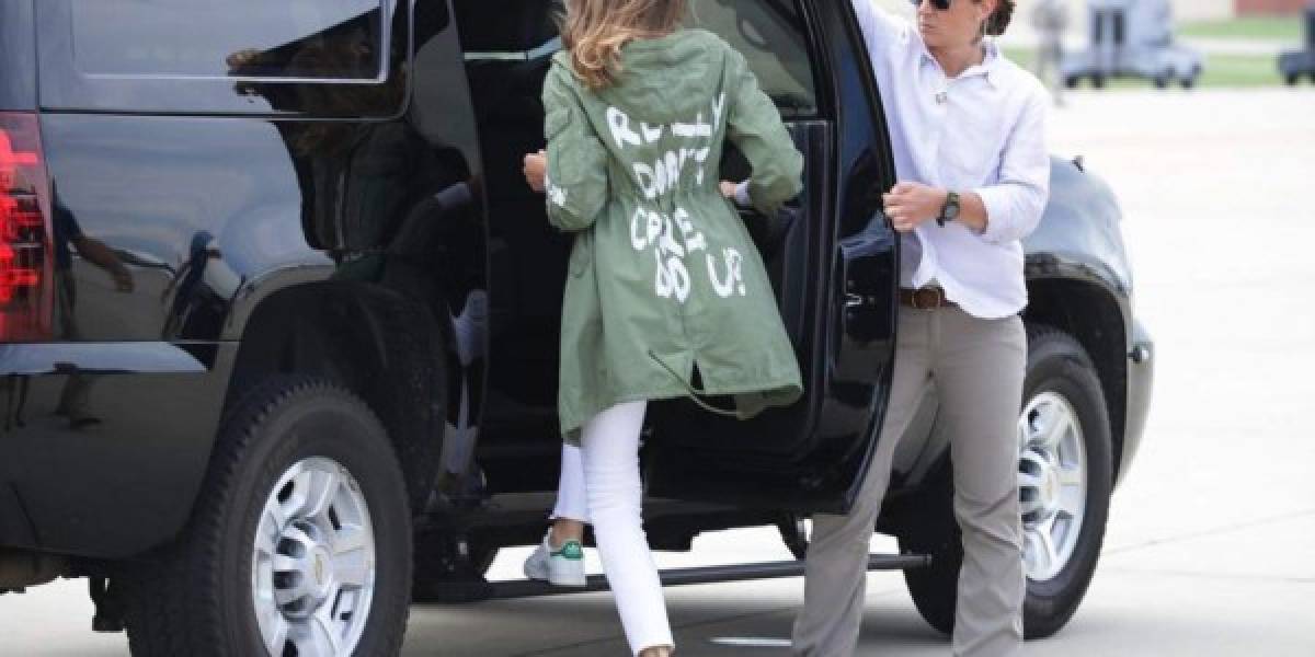 Melania ya había levantado controversia de este tipo, y es que en junio de 2018 visitó a los niños separados de sus padres en la frontera con una chaqueta con un mensaje que decía: 'Realmente no me importa, ¿y a ti?'.