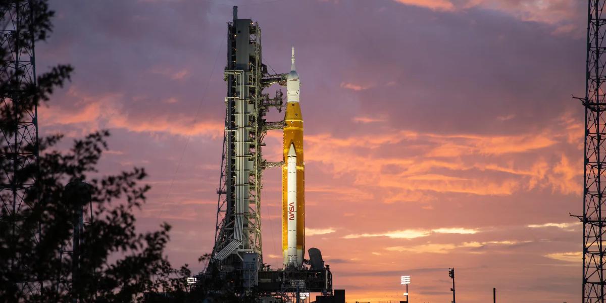 La NASA inicia la prueba final de su megacohete lunar