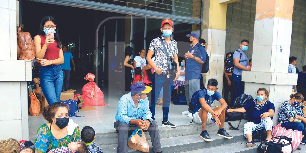 Los pasajeros mostraron su preocupación por la crisis ocurrida el lunes. 