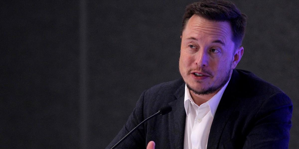 Elon Musk exige a empleados de Tesla volver al trabajo presencial o marcharse