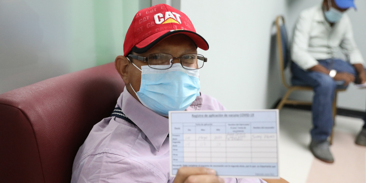 Pacientes renales esperan recibir tercera dosis de vacuna de refuerzo