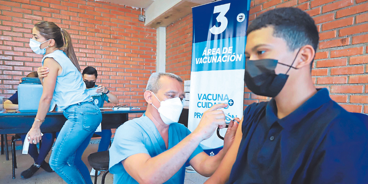 Vacuna contra el covid e influenza pueden aplicarse simultáneamente