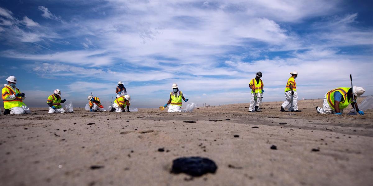 EEUU investiga si el ancla de un barco causó vertido de crudo en California