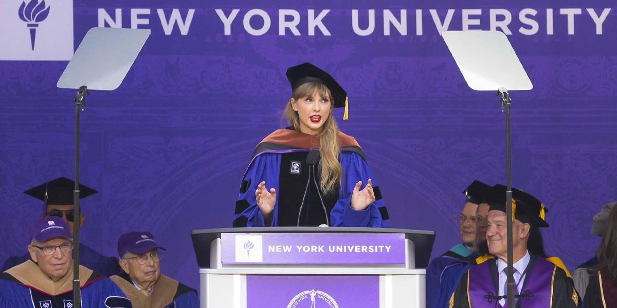La cantante Taylor Swift recibe un doctorado honoris causa en Nueva York