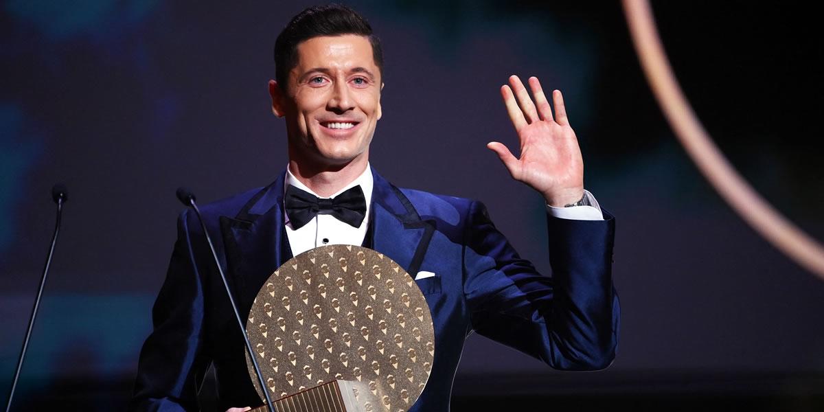 Lewandowski, recibe el premio al máximo goleador del año