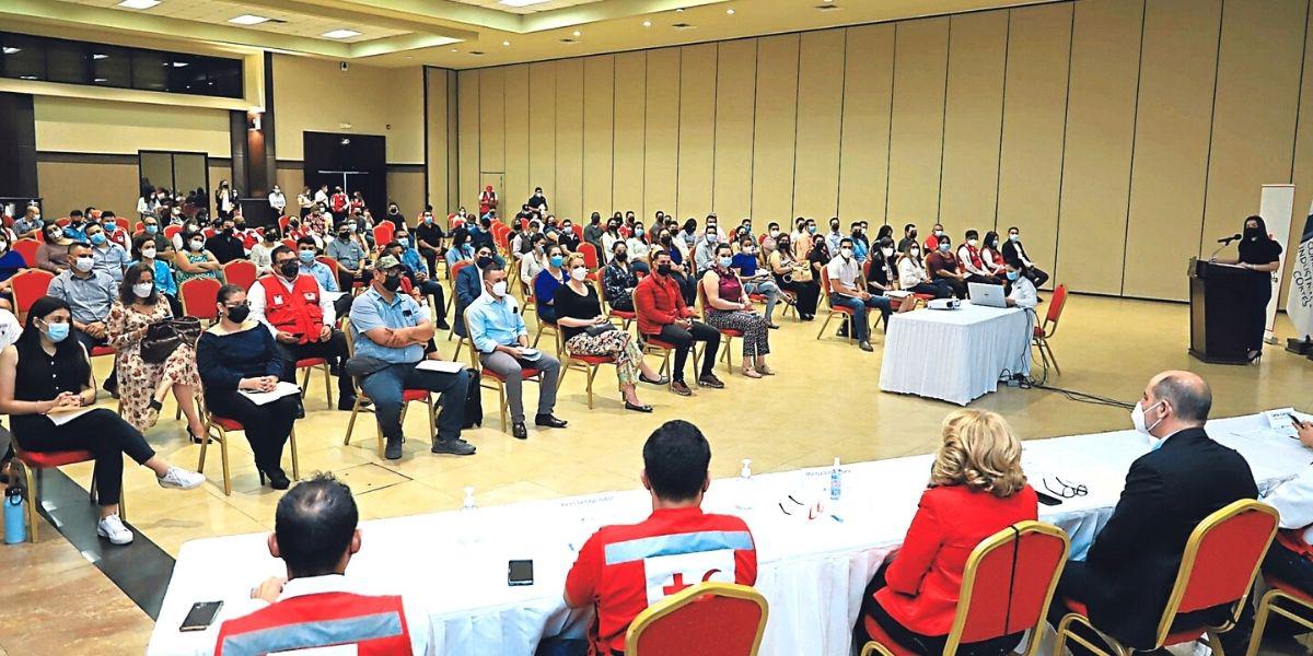 Forman a 119 microempresas y les dan apoyo financiero en SPS