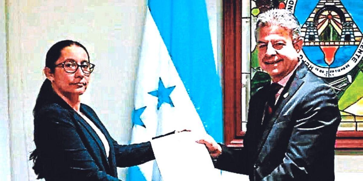 Esposa de Jari Dixon ganará L225,000 en nuevo cargo en Banhprovi