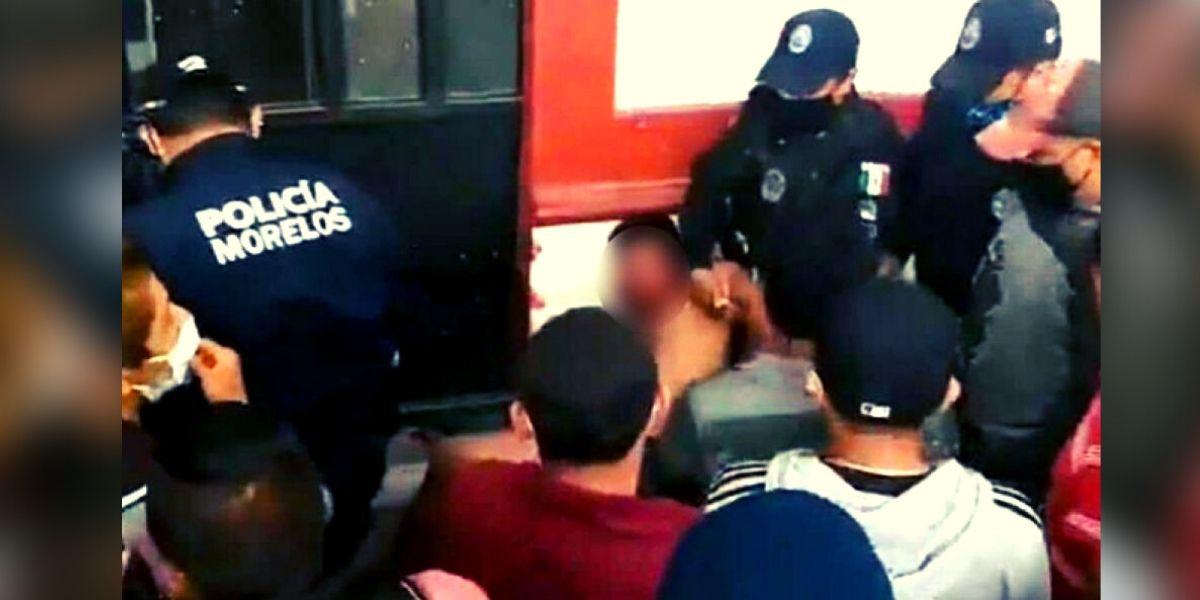 VIDEO: Linchan y queman vivos a presuntos secuestradores en México