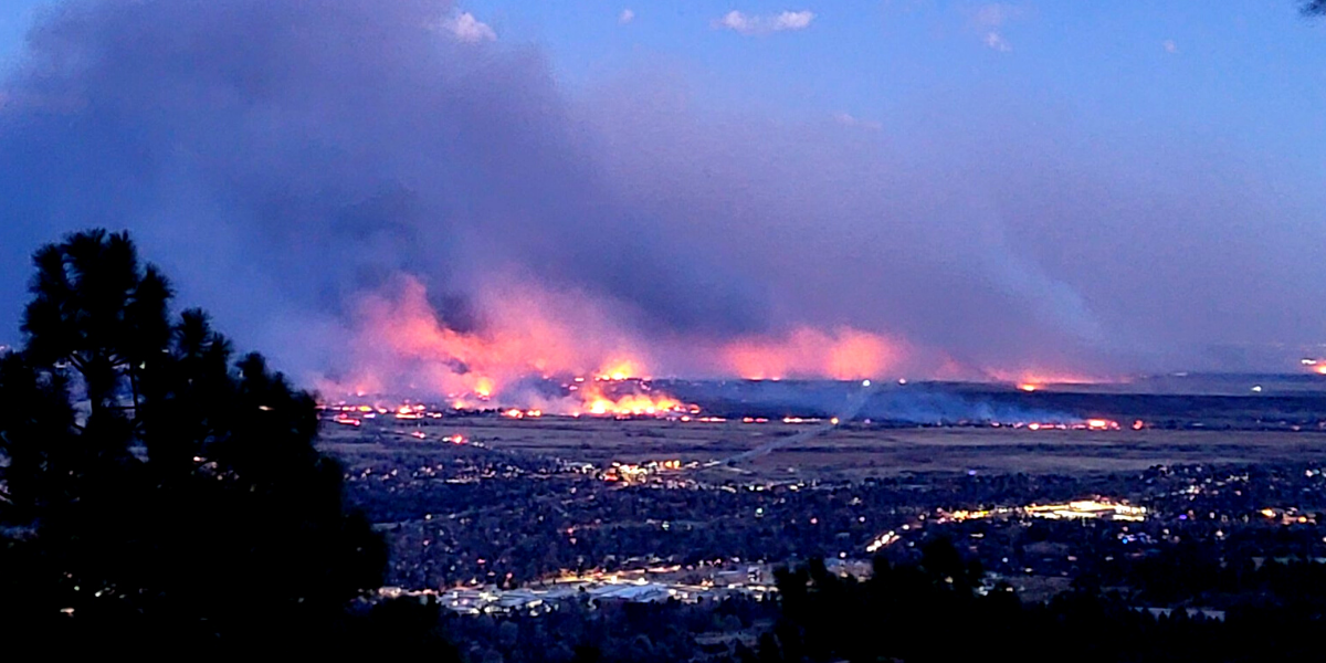 Incendio forestal en EEUU arrasa con más de 500 casas