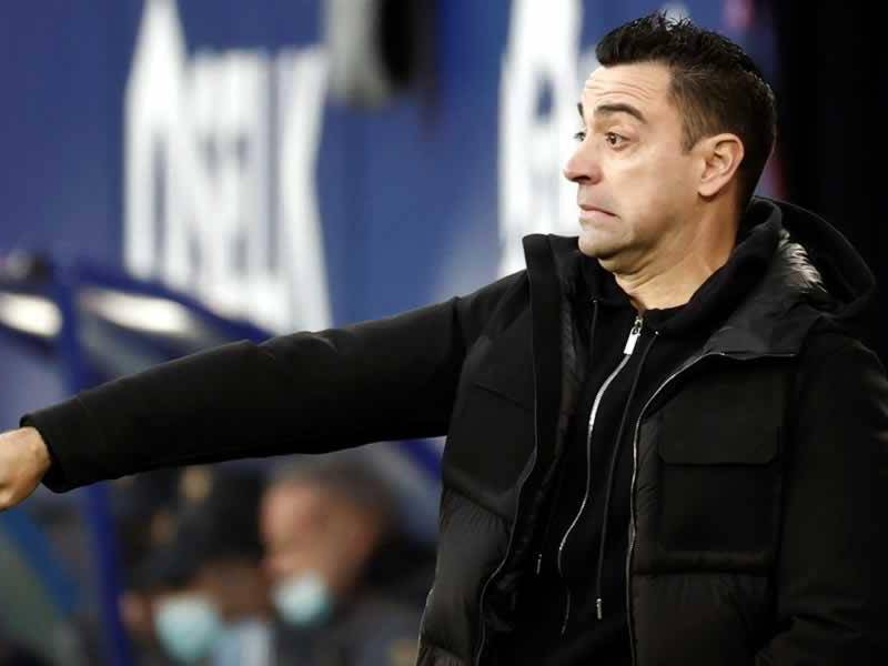 Xavi Hernández durante el partido contra el Osasuna en Pamplona.