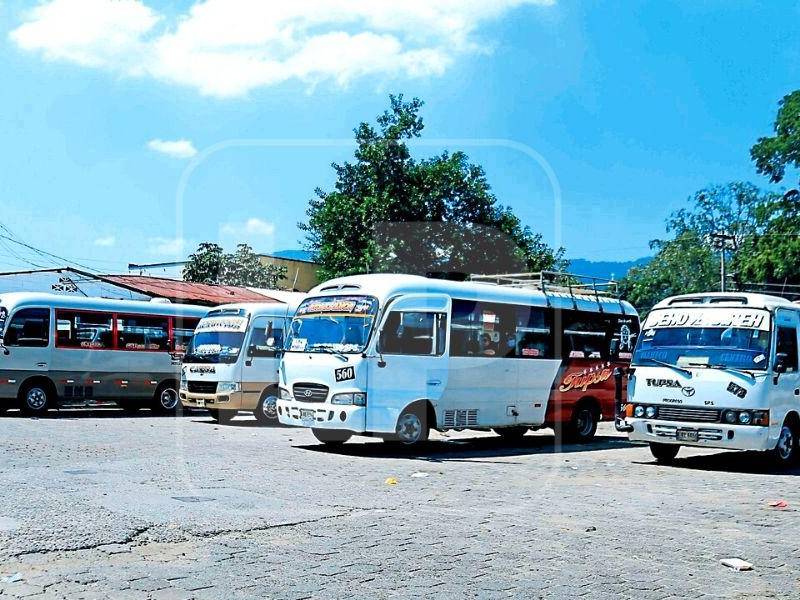 Motoristas y ayudantes tienen miedo de un atentado, pero deben trabajar.