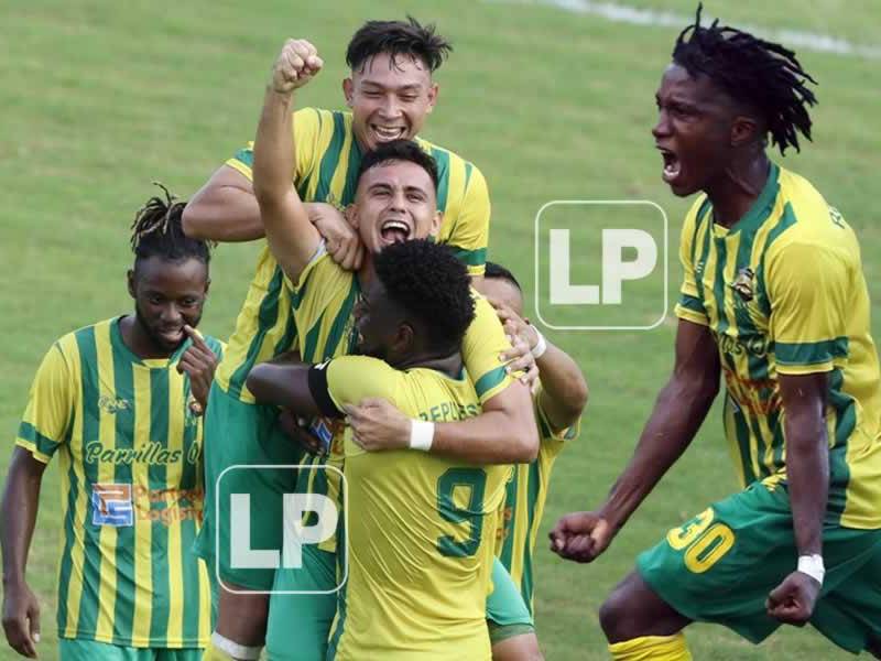 El Parrillas One se impuso por 3-1 al Génesis de Comayagua en su primer partido oficial en su estadio Luis Girón.