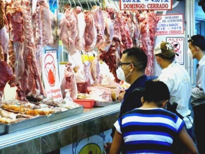 Consumidores piden al gobierno reducir costos.