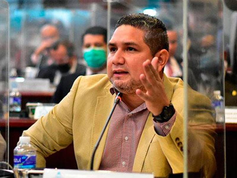 El diputado de Libre, Netzer Mejía, durante una sesión legislativa en el Parlamento de Honduras.