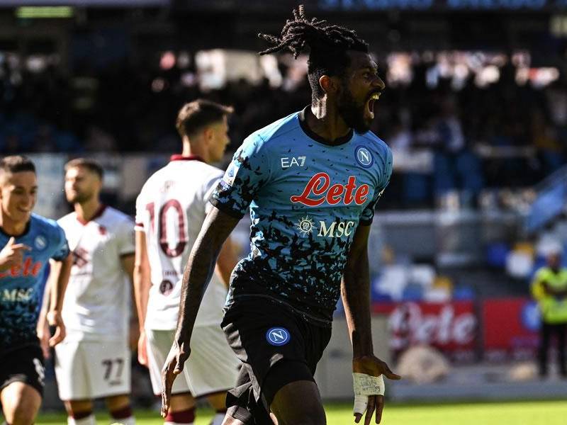 El camerunés André Zambo Anguissa fue la figura del triunfo del Napoli ante el Torino con un doblete.