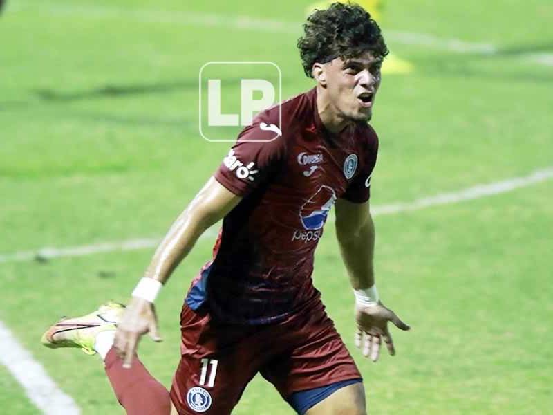 Ángel Tejeda celebrando su gol contra el Real España, su exequipo.