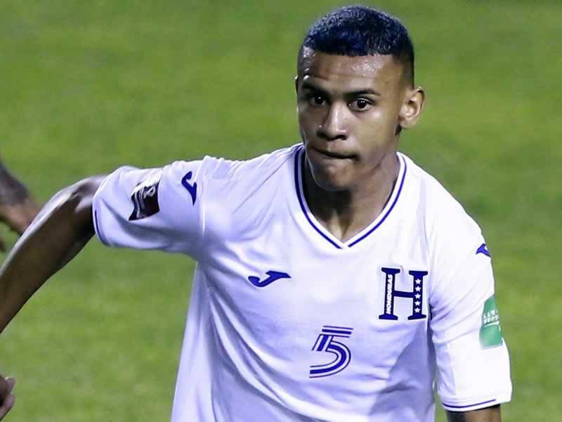 Kervin Arriaga jugó los partidos frente a Canadá y El Salvador.