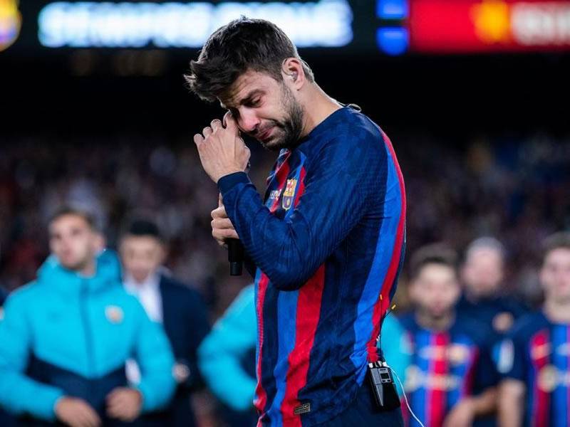 Gerard Piqué no pudo contener el llanto durante el discurso que ofreció en su despedida del Spotify Camp Nou.