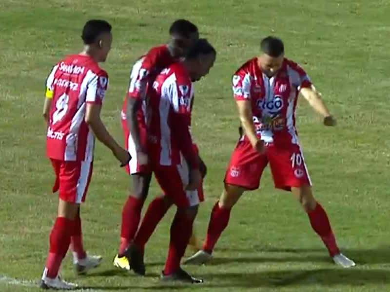 El español Víctor Blasco celebrando su gol contra el Marathón.