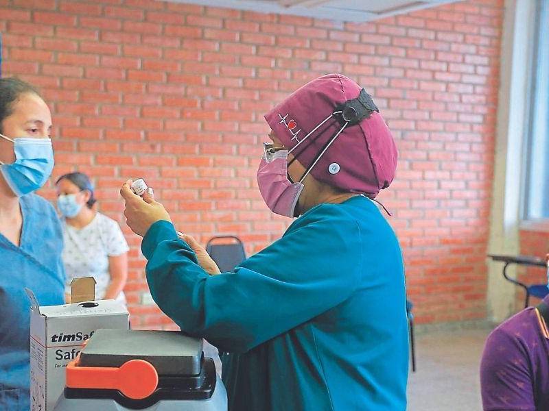 Centros de inmunización continuarán atendiendo toda la semana.