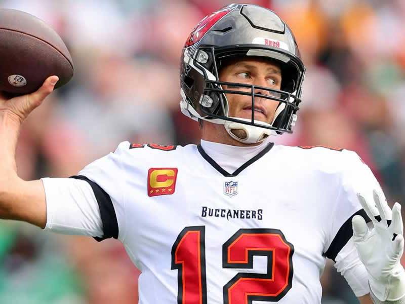 Tom Brady tiene una campaña más de contrato con los Tampa Bay Buccanneers.