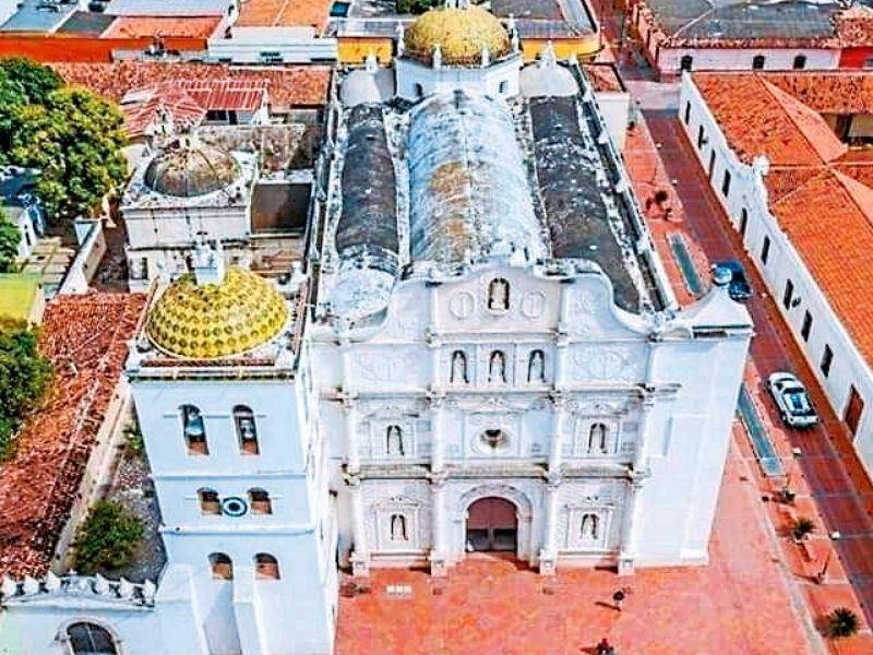 La central Comayagua está de fiesta por su fundación.