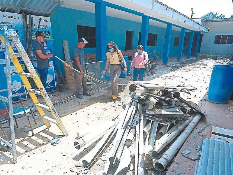 Todavía hacen falta materiales para reconstruir muros en el CEB José Azcona y Pablo Portillo 2.