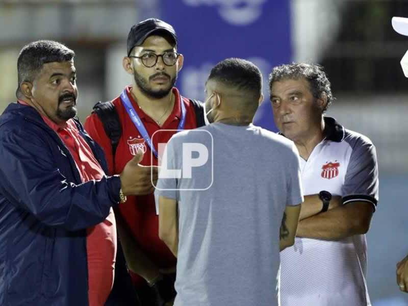 Luis Cruz, presidente del Vida, tuvo una conversación con los jugadores que estaban suspendidos en el club cocotero.