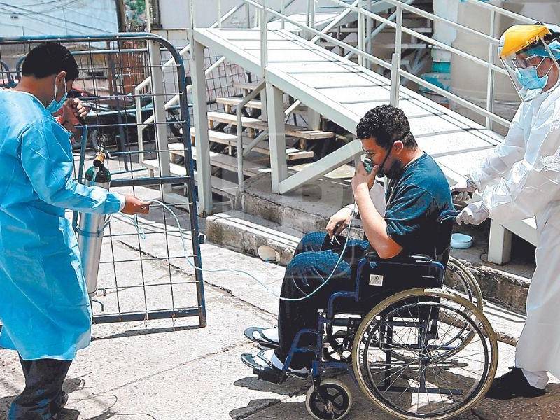 La vacunación ha surtido efecto, pero los países aún no pueden bajar la guardia, dice la OPS.