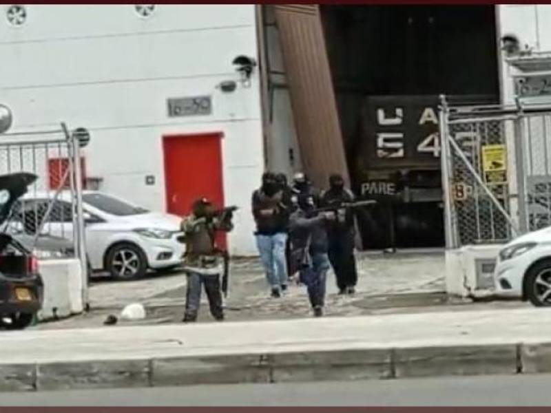 Hombres armados intentaron asaltar un depósito de oro al estilo de la banda de ladrones en “La Casa de Papel”.