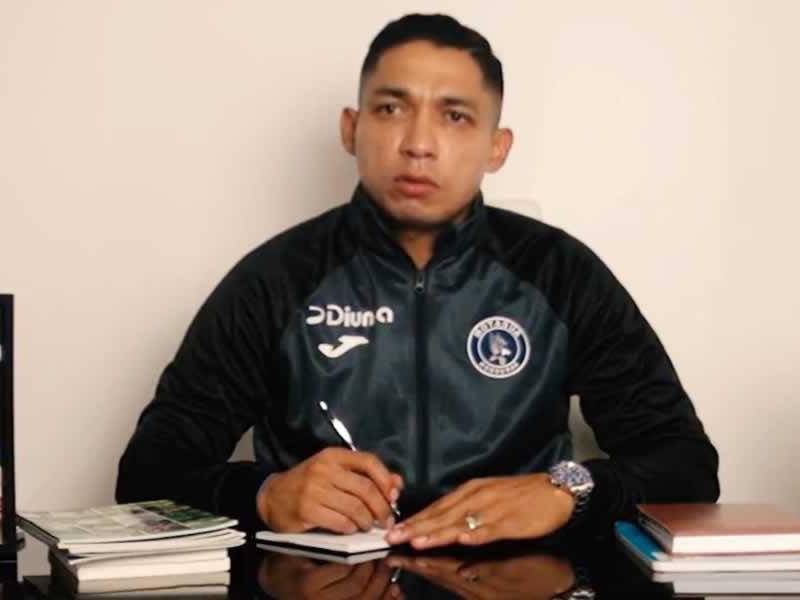 El Motagua anunció la vuelta de Emilio Izaguirre ahora como director deportivo del equipo azul.