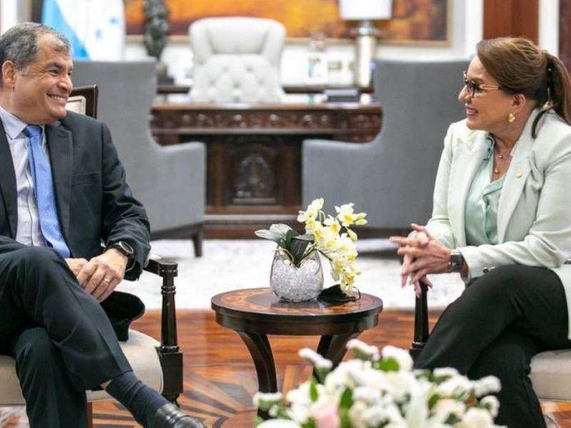 Correa y Castro, reunidos ayer en Casa Presidencial.