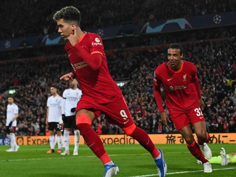 Roberto Firmino celebrando su segundo gol del partido frente al Benfica.