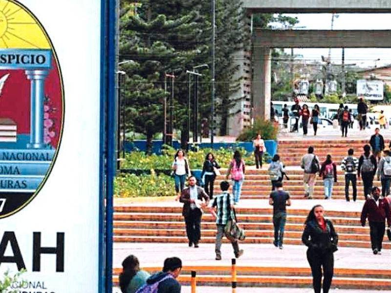 La Unah comenzará clases semipresenciales en laboratorios este período.