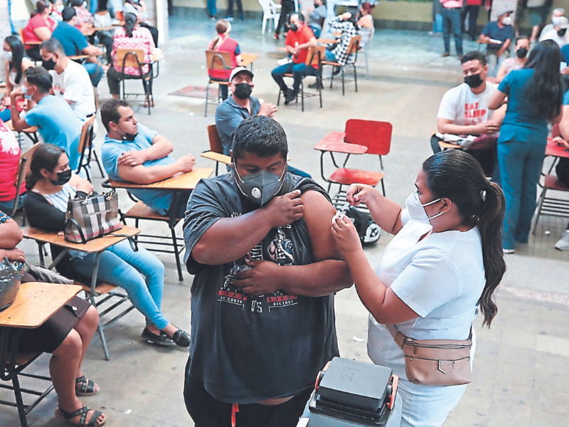 La saturación no solo es a nivel público, los laboratorios privados reportan masivas solicitudes para pruebas diagnósticas y están atendiendo por cita.